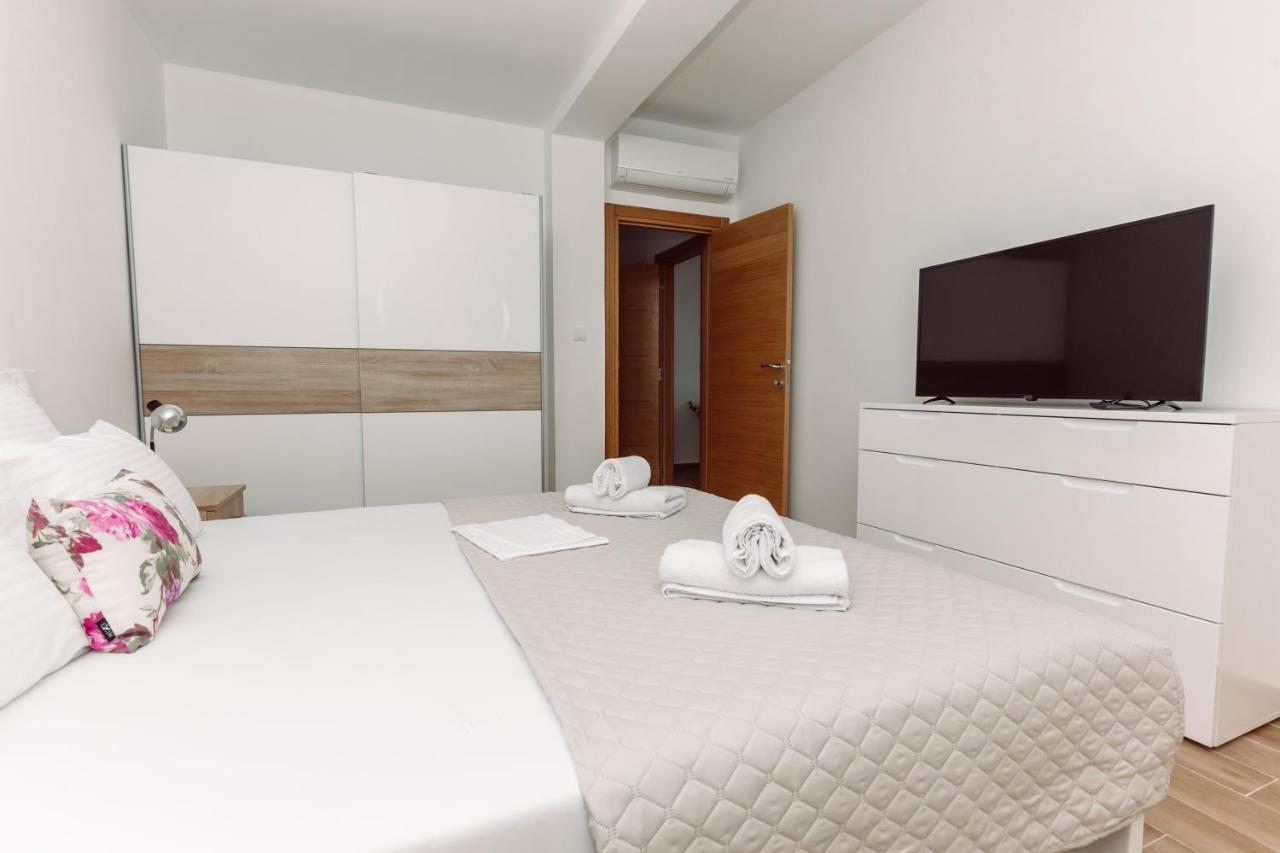Waterfront Petrovina Apartment