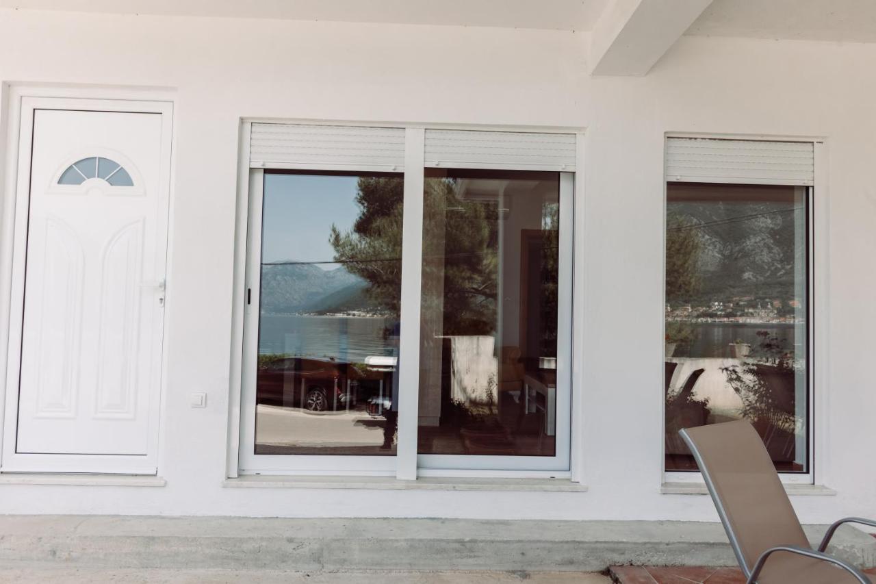 Waterfront Petrovina Apartment *