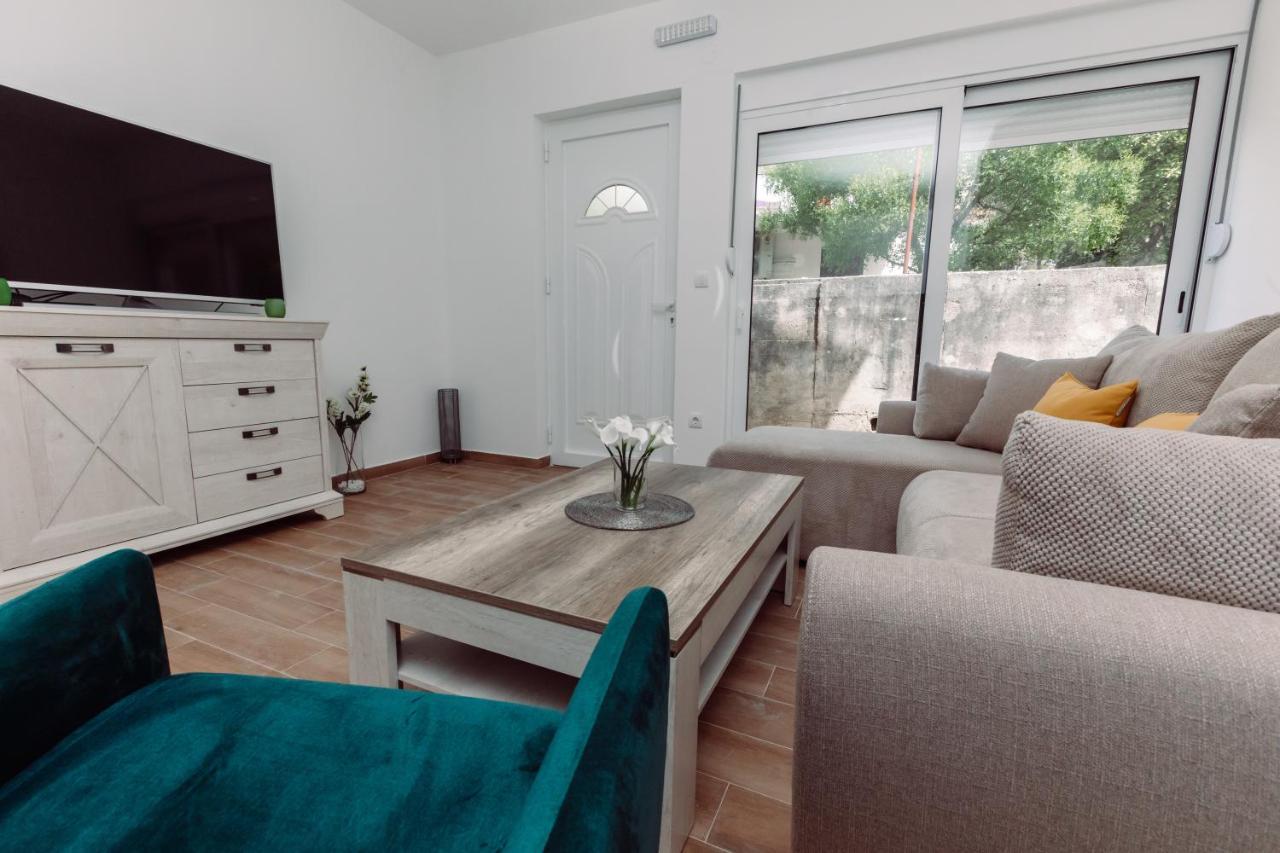 Apartment Waterfront Petrovina *