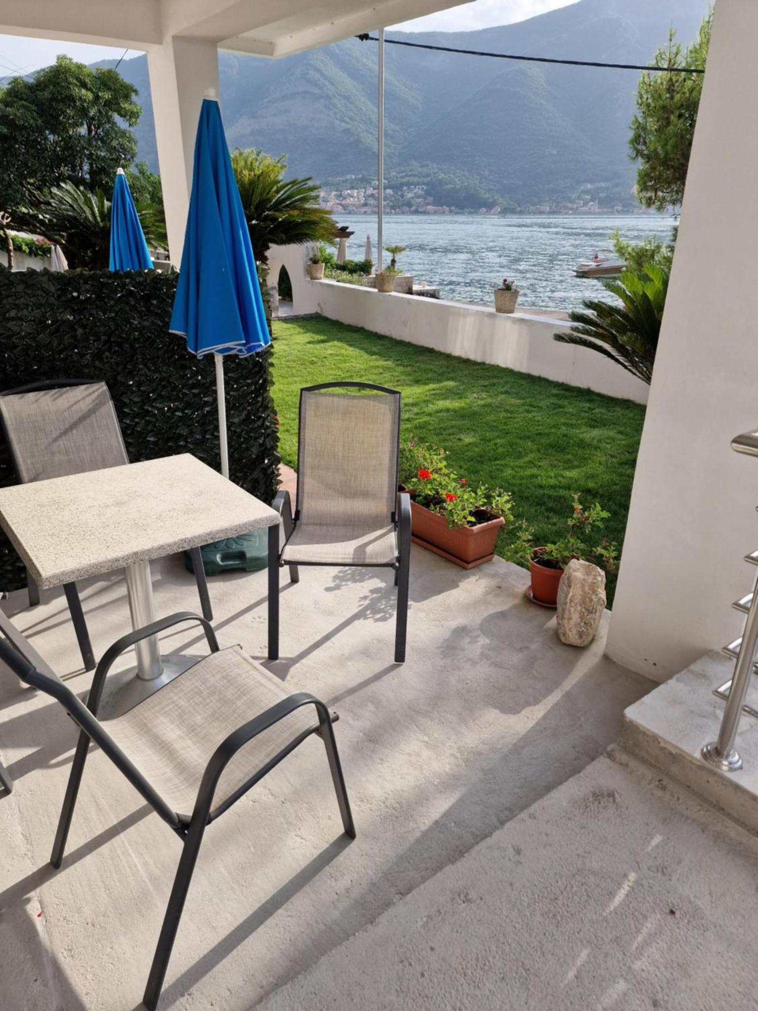 Apartment Waterfront Petrovina Kotor
