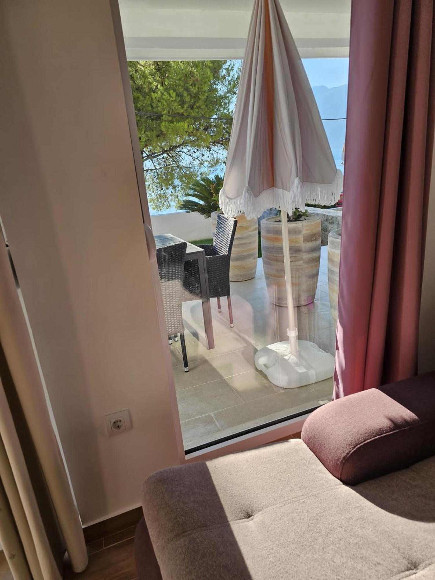 Waterfront Petrovina Apartment *