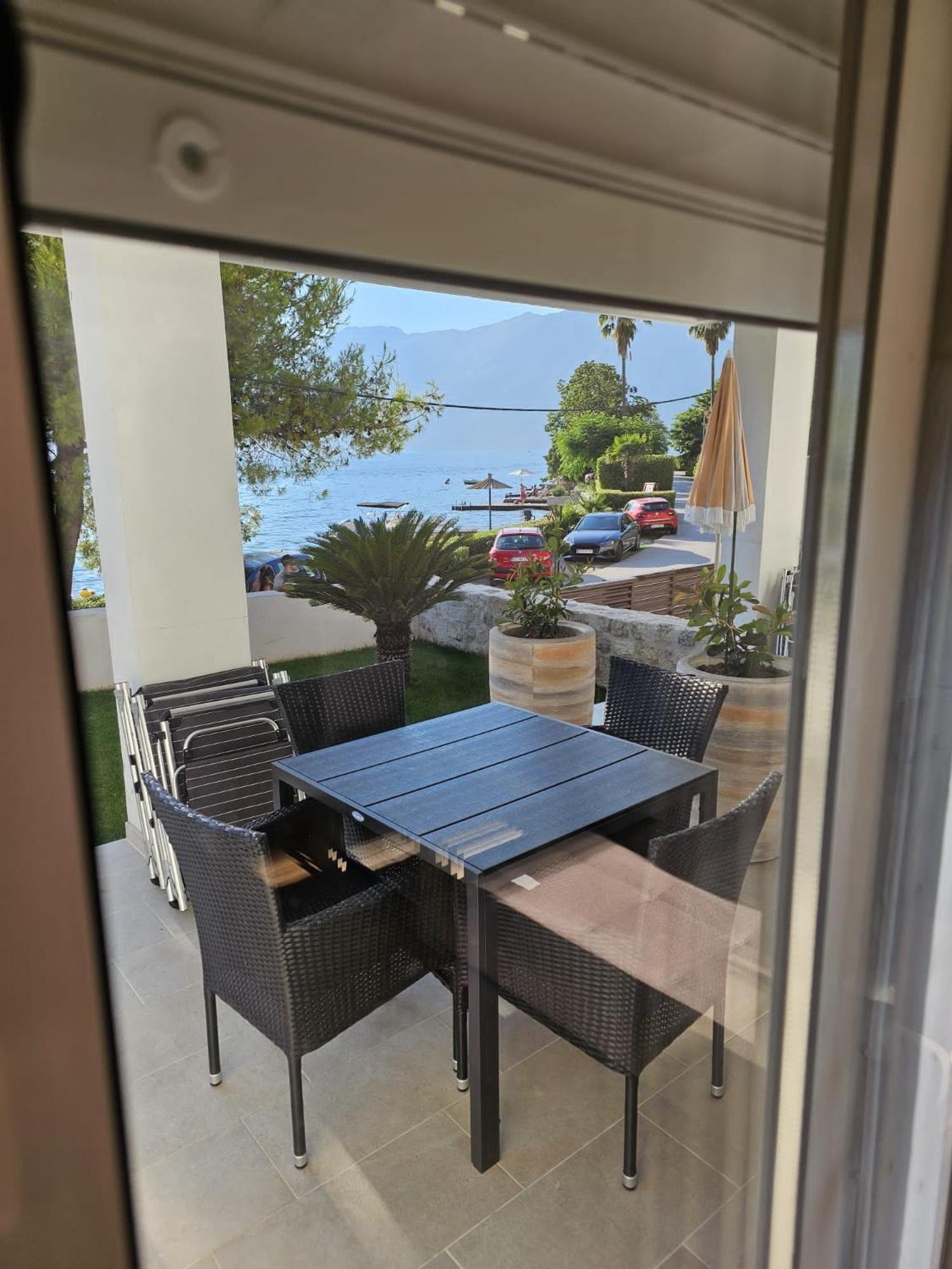 Waterfront Petrovina Apartment *