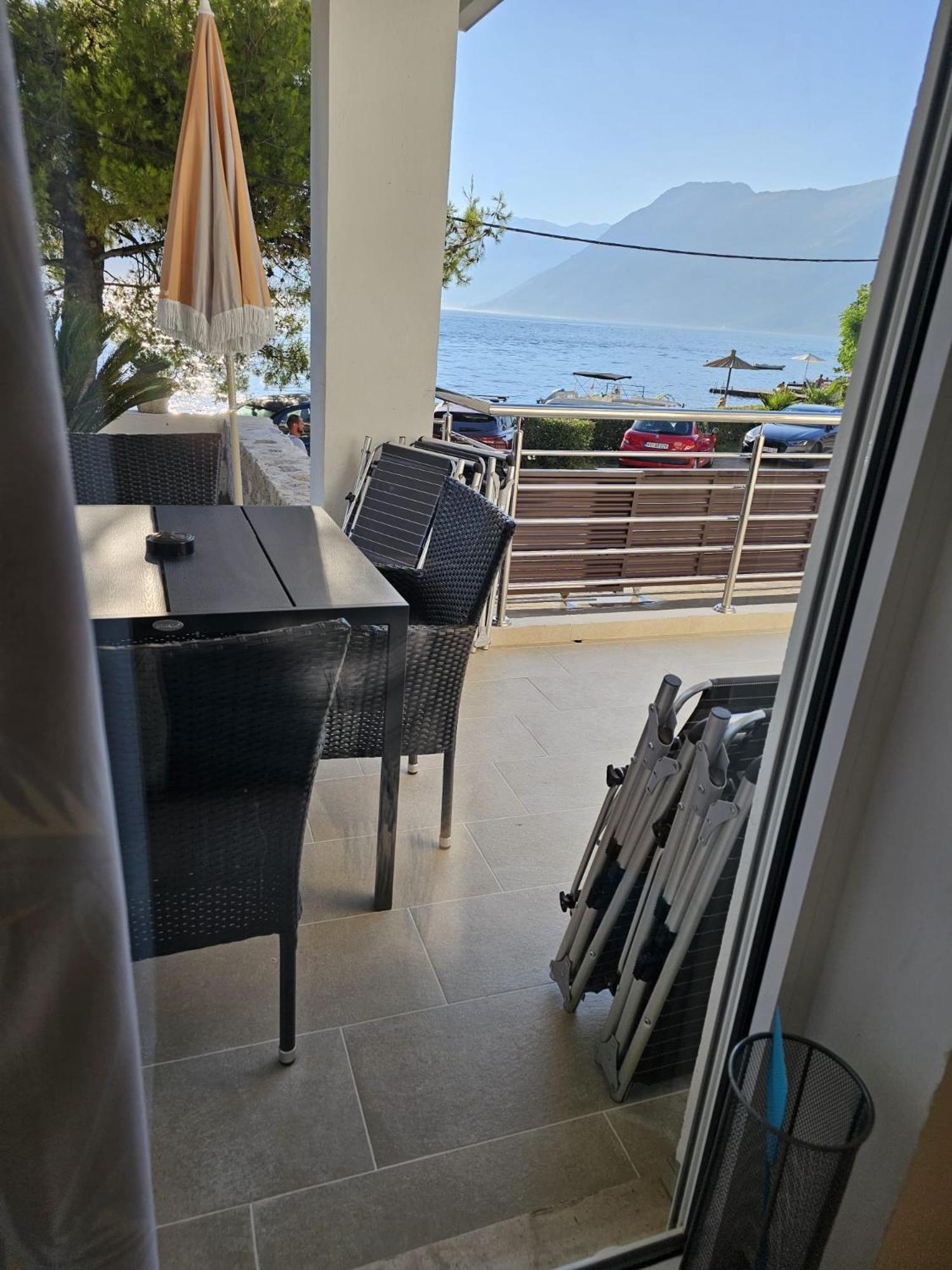 Waterfront Petrovina Apartment *